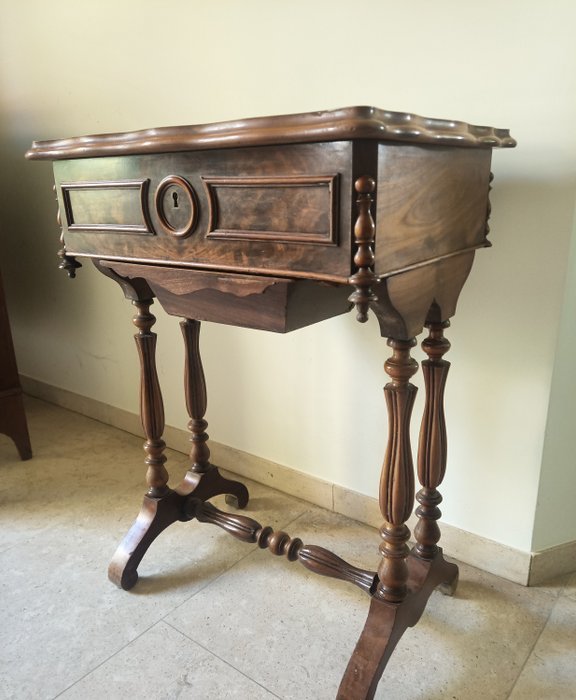 Tavolo da cucito - Noce - XIX secolo