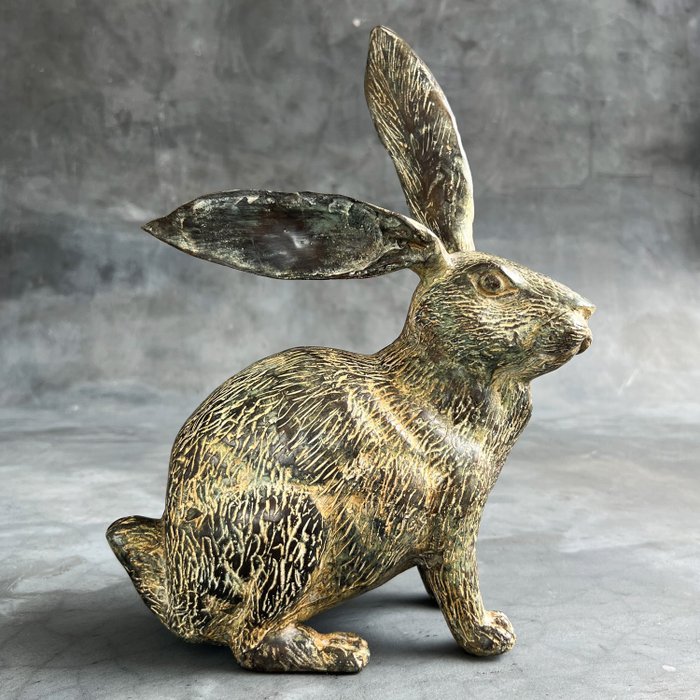 Sculptură, NO RESERVE PRICE - Patinated Hare Sculpture - Link to video of sculpture down below in the - Bronze - 35 cm - Bronz