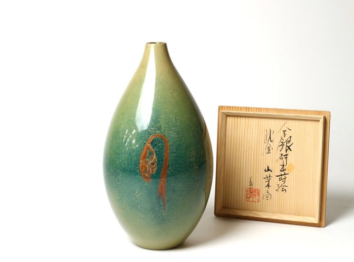 Vaso - Legno laccato - Owaki Yoshitaka 大脇義孝 - Gold & Silver Polished Makie Gold-inlaid Bracken Design Pot with Original Wooden Box - Giappone - Periodo Shōwa (1926-1989)