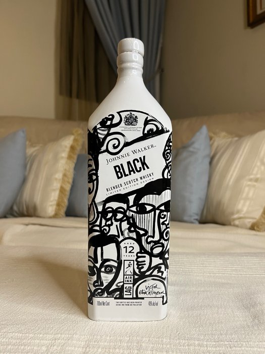 Johnnie Walker 12 years old - Black Label - Lagos Edition printed with Air Ink  - 700毫升