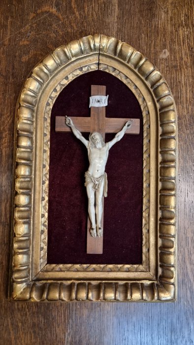 Crucifix - Been, Kader - Midden 19e eeuw