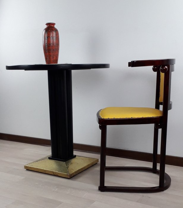 J.&J. Kohn, Thonet, Josef Hoffmann Garnitur - Centre table (2) - " Fledermaus " - Beech, Brass, Faux leather