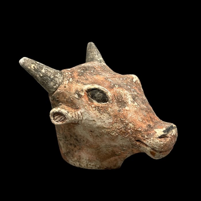 Réplica de una cabeza de Hator del Antiguo Egipto en forma de vaca. - other - 12 cm