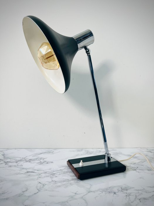IKA EiK Wohnraum Leuchten Schreibtischlampe im Angebot in Online Auktion