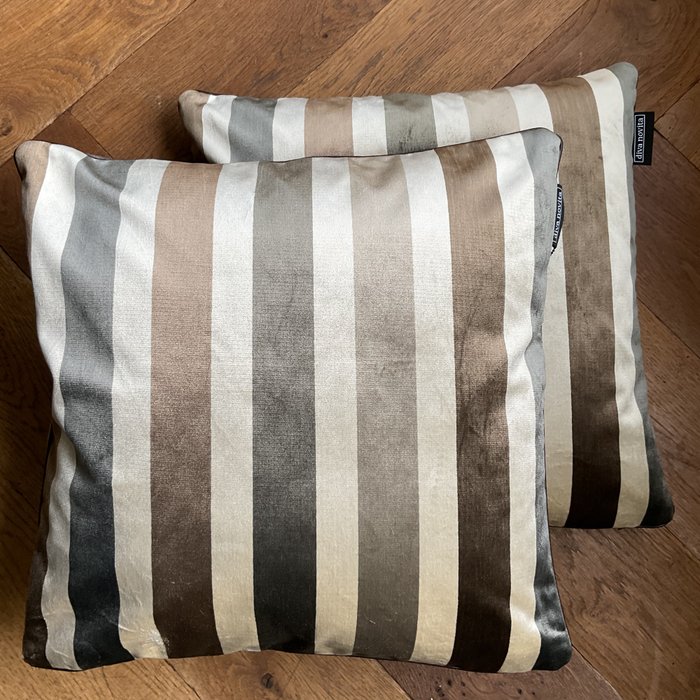 Loro Piana - Set of 2 new pillows made of Loro Piana velvet - 垫子 - 43 cm - 43 cm