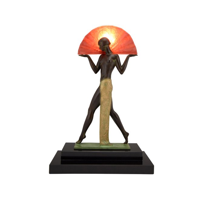 Raymonde Guerbe – Max Le Verrier – Art Deco stijl lamp vrouw met waaier
