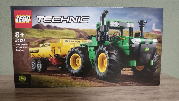Lego Technic John Deere 9620R 4WD Tractor 42136. 