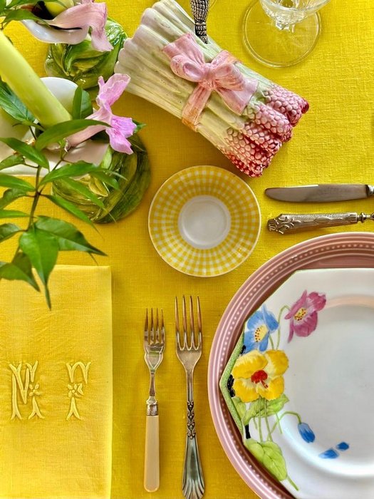 Tischdecke für große Tische, in eleganter gelber Farbe. 2,70 x 1,80 - Tischtuch  - 270 cm - 180 cm