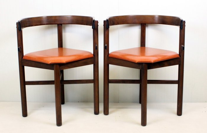 Twee vintage stoelen