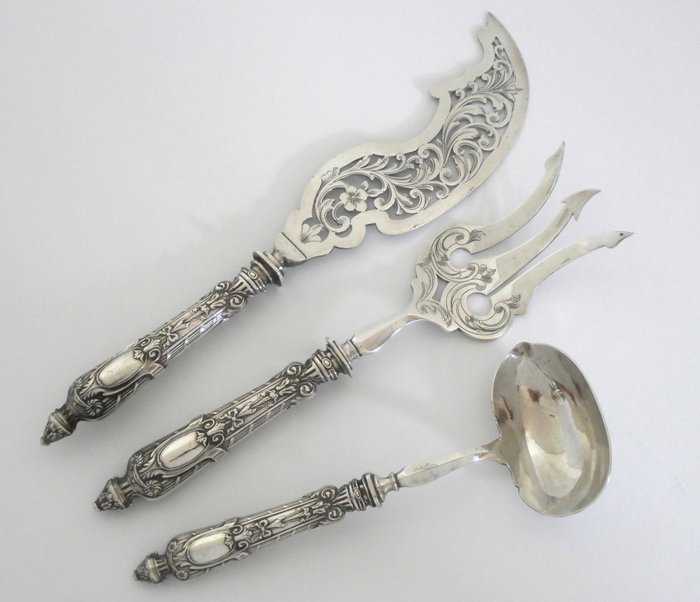 Fish serving set (3) - Fish serving cutlery + fish sauce spoon with silver  handle, ca. 1865 - Silver, Silverplate - Catawiki