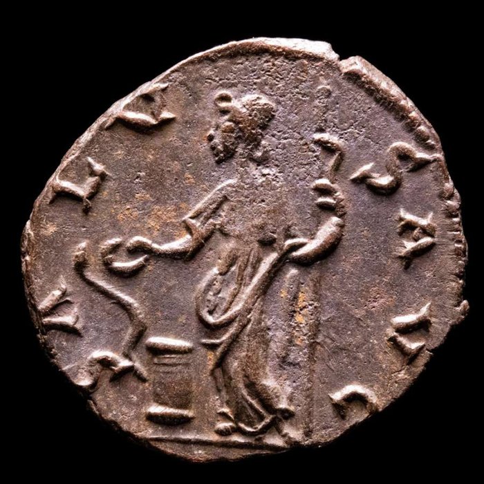 Empire romain. Victorin (269-271 apr. J.-C.). Antoninianus Trier mint, 271. A.D. SALVS AVG. Salus standing facing, head to left, holding long vertical sceptre  (Sans Prix de Réserve)