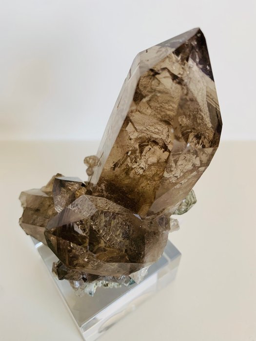 石英表 水晶群 - 高度: 7.5 cm - 宽度: 5 cm- 150 g