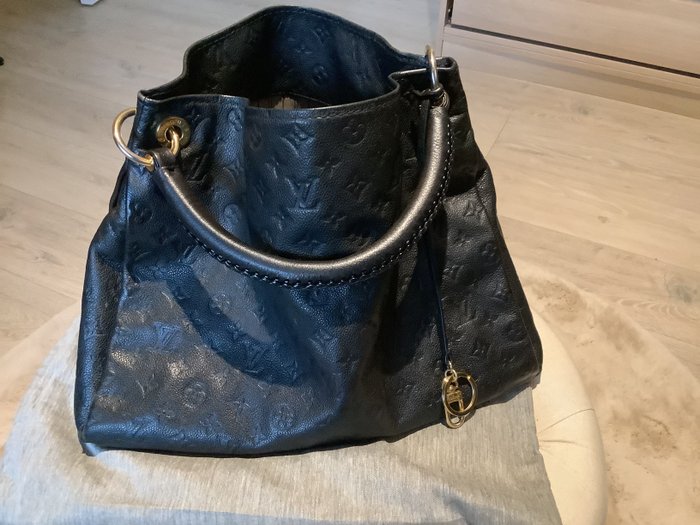 Louis Vuitton - Denim Pleaty Handbag - Catawiki