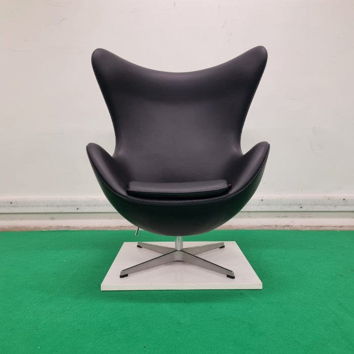 Fritz Hansen - Arne Jacobsen - 扶手椅 (1) - Egg Chair - 皮革