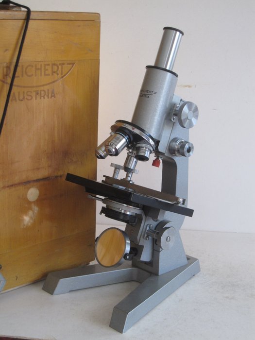 Carl Reichert Optische Werke A.G., Wien - Professionele 12-voudige laboratorium-microscoop Type AC met 1.500x vergroting, in koffer