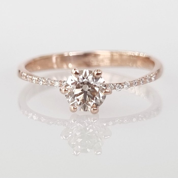 订婚戒指 -  0.57ct. 钻石 