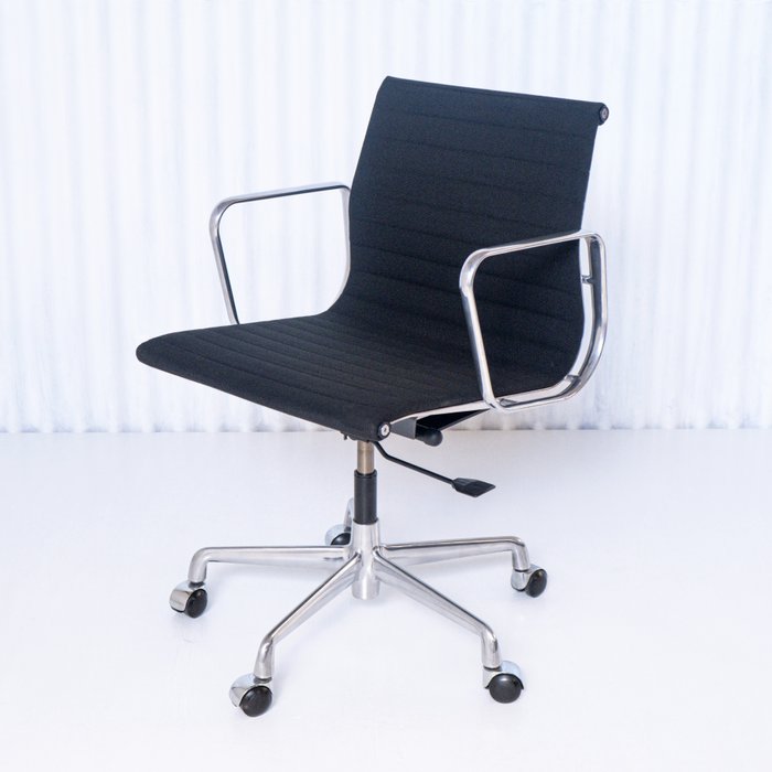 ICF - Charles Eames, Ray Eames - Chaise de bureau - EA 117 - Textile