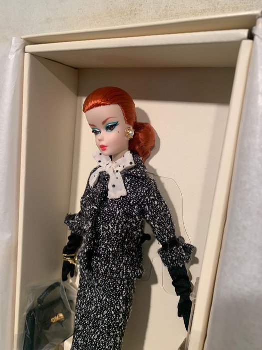 Mattel - Barbie Fashion Model - Doll Black and White Tweed Suit