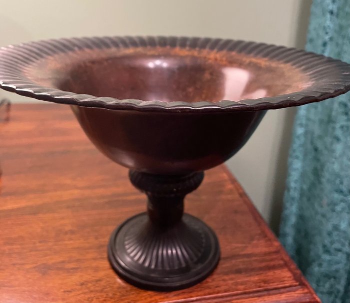 主盆 - Art Nouveau Period Bronze pedestal Decorative Bowl     . - 黄铜色