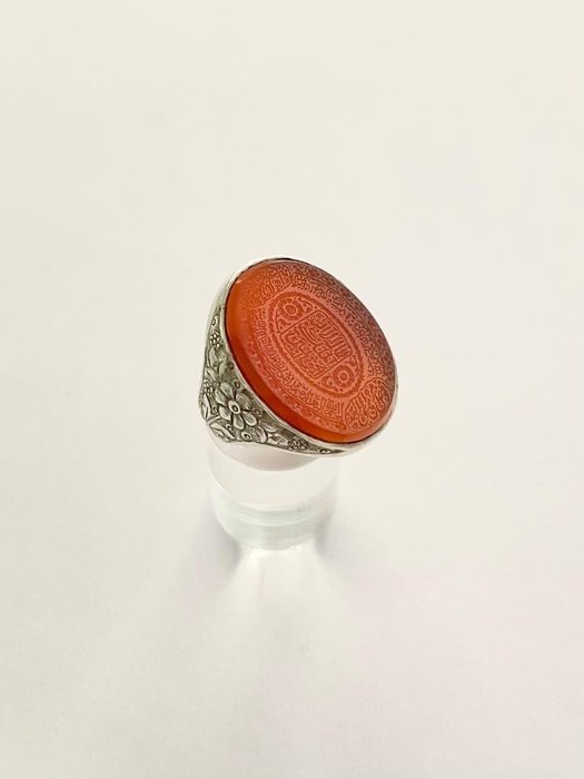 Ring - Silver, carnelian - Middle East - late 20th century