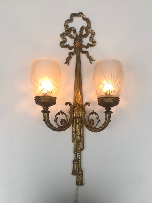 Wall light, Sconce