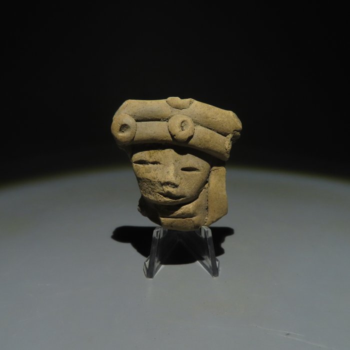 Teotihuacan, Messico Terracotta Figura di testa. 100-500 d.C. 4,7 cm H. Licenza di esportazione spagnola.