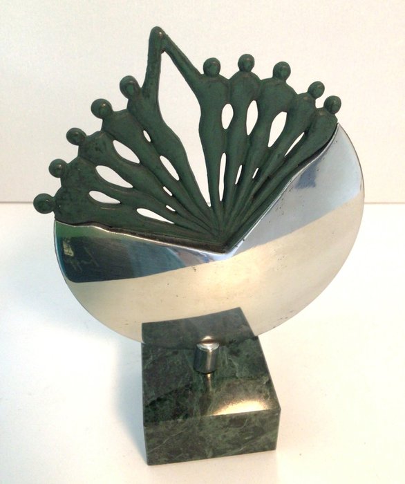 Corry Ammerlaan - Artihove - Veistos, “ Solidariteit “ - 12 cm - Pronssi (hopeoitu)