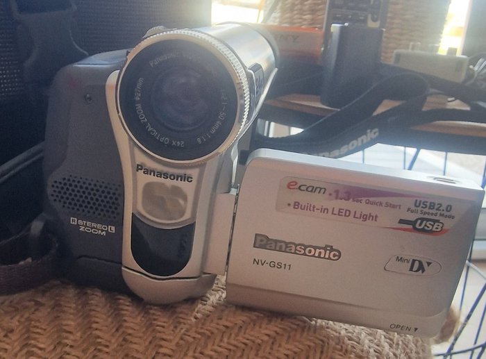 Panasonic NV-GS11 - Video camera/recorder Mini DV-DV