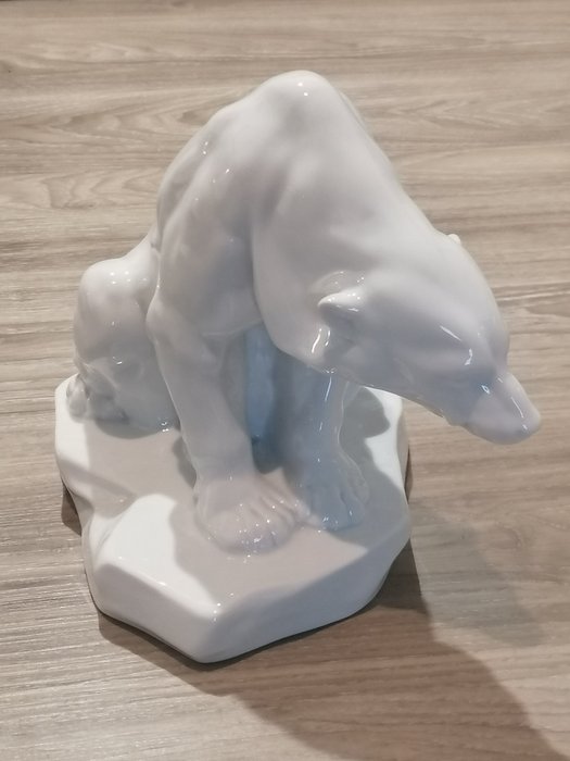 Béla Markup (1873-1945) - Herend - Figurine, Ours polaire - Porcelaine