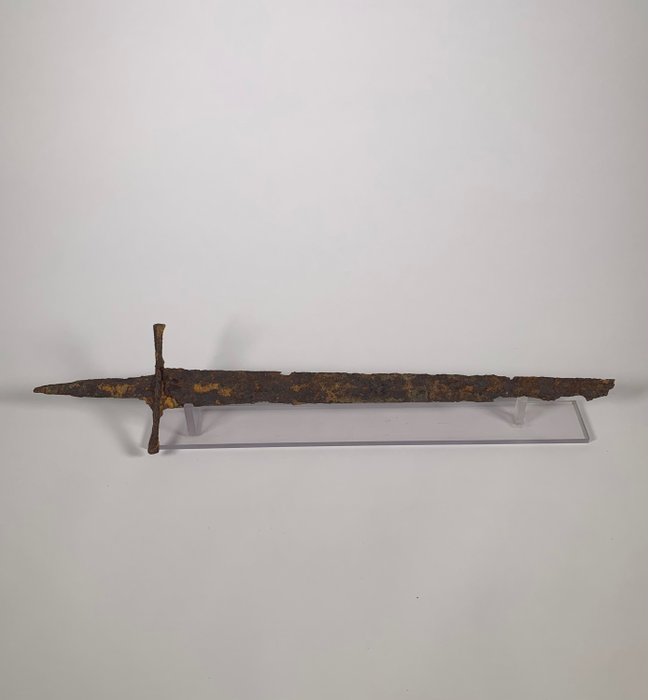 Vroeg-middeleeuws Middeleeuws zwaard L: 70 cm - 1 cm