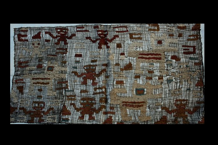 chancay Fibra de algodon Tocado de gasa bordado (montado sobre lienzo) - 113 cm  (Sin Precio de Reserva)