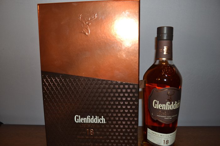 Glenfiddich 18 years old Small batch reserve giftpack w/ 2 glasses - b. Dagli anni 2010 a oggi - 700ml