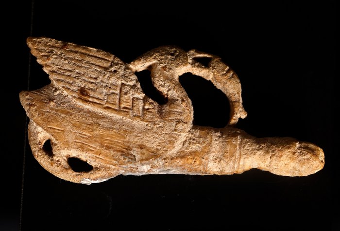 Ancient Roman Bone Phallic amulet. Bird hunting a fish. - 3×6×1 cm - (1)