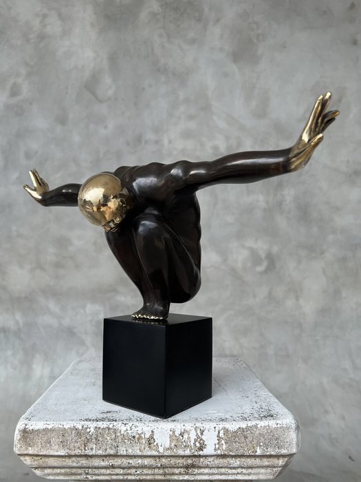 雕塑, NO RESERVE PRICE - Bronze Statue of an Olympic Swimmer Dark Bronze with Polished Accents - 27 cm - 黄铜色