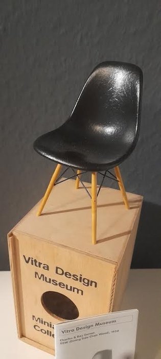 Vitra Design Museum - Charles & Ray Eames - Stoel - DSW - Plastic