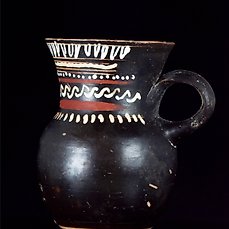 Griekse Gnathiaan Terracotta Distelmok met decoratie