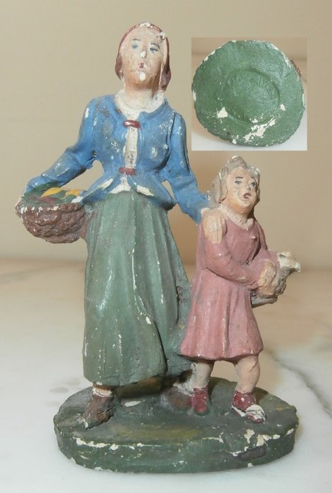 Confalonieri Timbro CC MILANO - Rarissima - 1940 - Statuetta - Statuina da presepe Donna con bambina - 10,5 cm -  (1) - Pasta