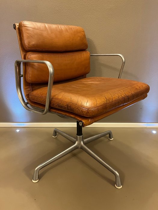 ICF - Charles & Ray Eames - 扶手椅子 - Soft Pad Chair EA 208 - 皮革