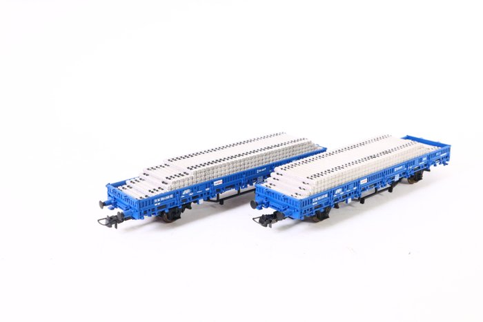 Rivarossi H0 - HR6123 - Modellbahn-Güterwagenset (1) - Set bestehend aus zwei Niederbordwagen mit vielen Betonschwellen - NS, RailPro