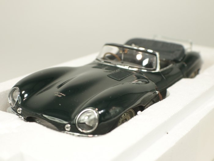 Autoart 1:18 - Machetă mașină - Jaguar XK SS 1956 Steve McQueen