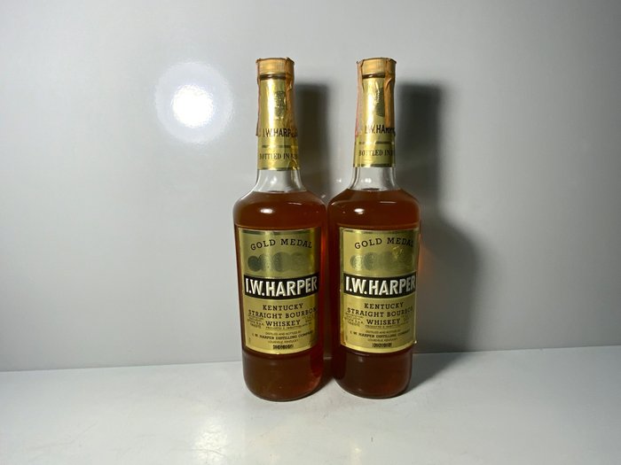 I.W Harper - Gold Medal  - b. Anni ‘70 - 75cl - 2 bottles