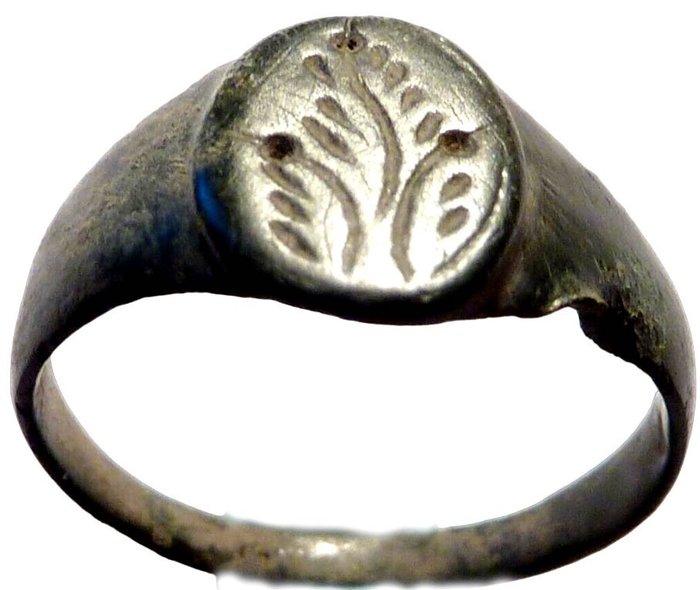 Medieval Bronce, -Antiguo anillo grabado con motivos florales en el bisel, 9º al 11º DC-gran patina Anillo Anillo