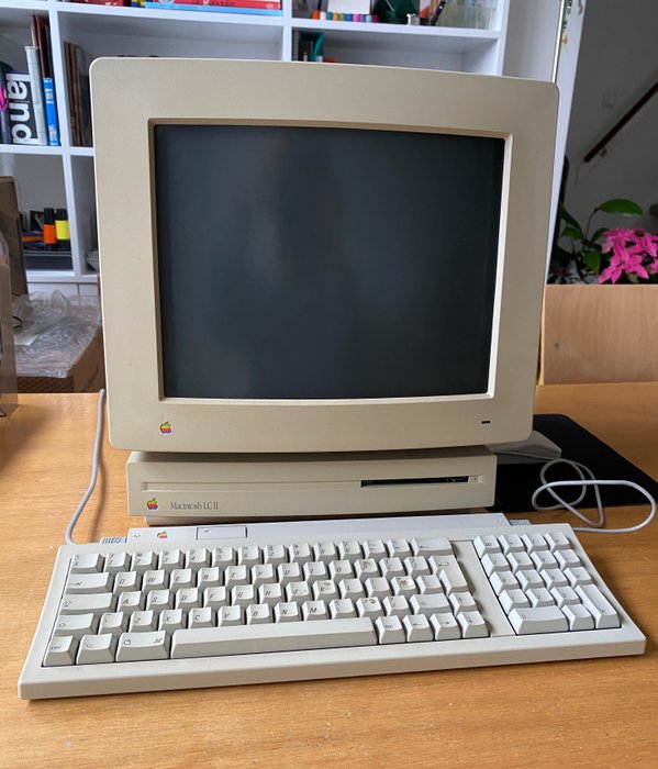 Apple Macintosh LC II - Vintage computer - In original box