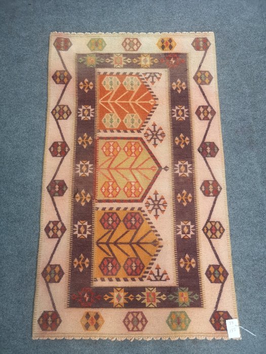 Carpete - 78 cm - 132 cm
