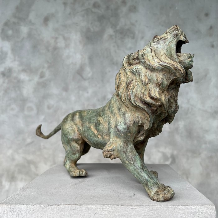 塑像, No Reserve Price - Majestic Patinated Bronze Roaring Lion - 15 cm - 黄铜色