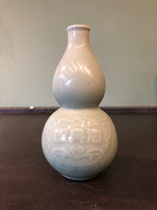 Chinese porcelain  青瓷 Celadon vase double gourd -pattern 20th Century - Plate (1) - Vase - Porcelain
