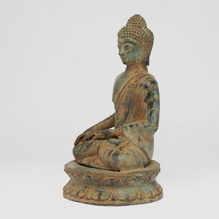 Beeld, No Reserve Price – Patinated Buddha Statue, Bhumisparsa Mudra – 26 cm – Brons