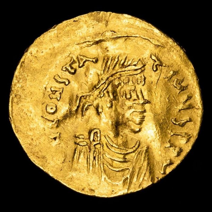Byzantium. Constantin IV Pogonat (668-685 apr. J.-C.). Semissis from Constantinople - VICTORIA AVgЧS Cross potent set on globe.