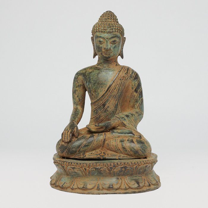 Beeld, No Reserve Price – Patinated Buddha Statue, Bhumisparsa Mudra – 26 cm – Brons
