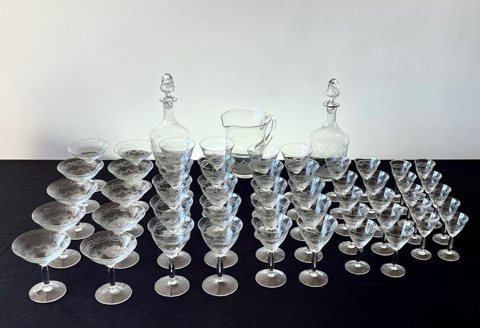 Baccarat - Drinkservies (53) - Grote set glazen van zeer fijn kristal - Kristal